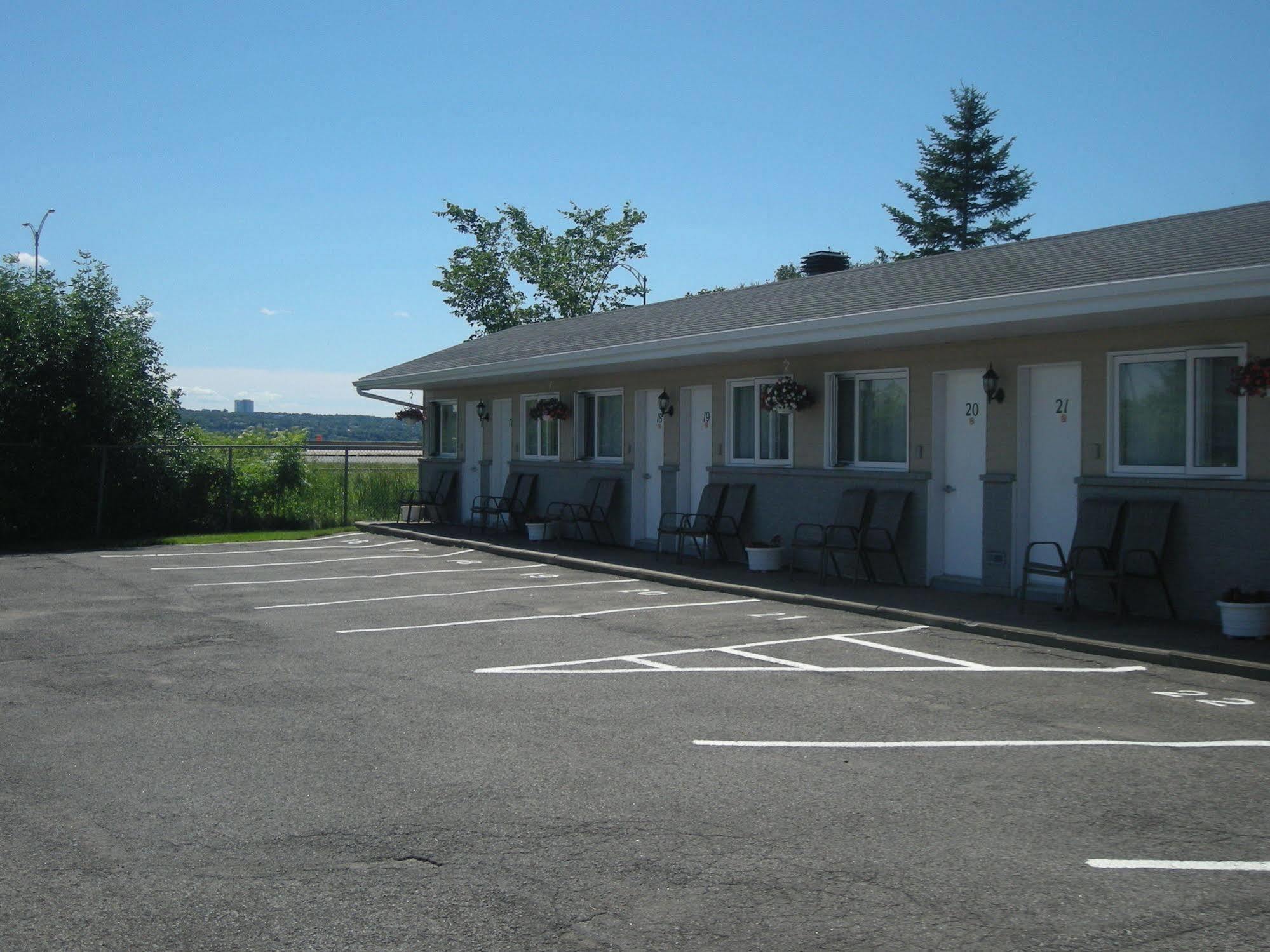 Motel Chevalier Квебек Екстериор снимка